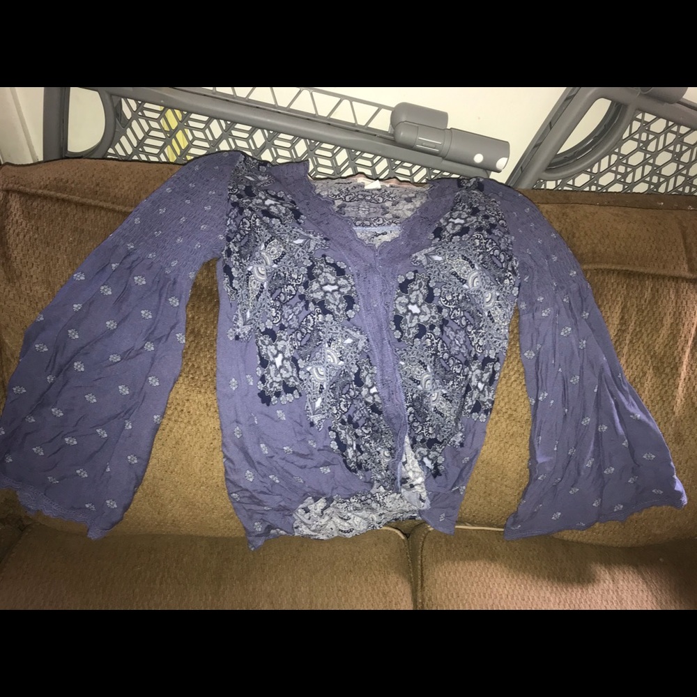 Bell sleeves shirt